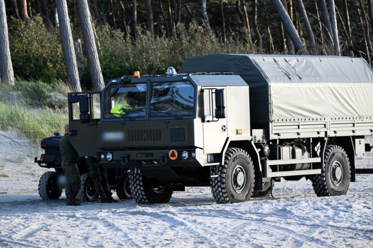 Фото военного грузовика для вывоза Гербера-2 из РФ под Познанью 15 сентября