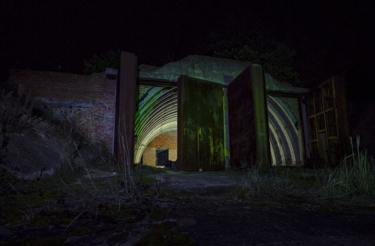 Чернобыль, зона отчуждения, радиация, интервью, ремонт в заброшенном доме, авария на АЭС, мутанты