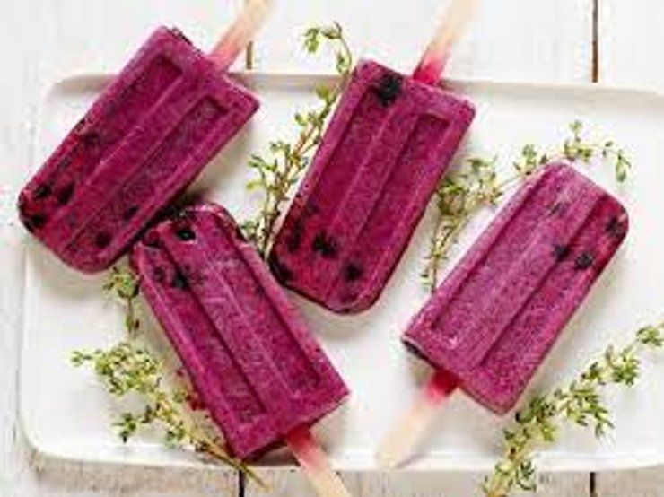 Фруктовий лід з лохиною та йогуртом