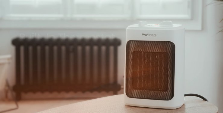 Обогреватель Pro Breeze 2000W на столе