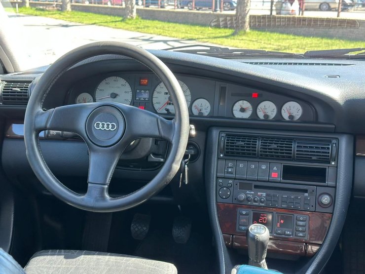 Салон Audi 100 S4