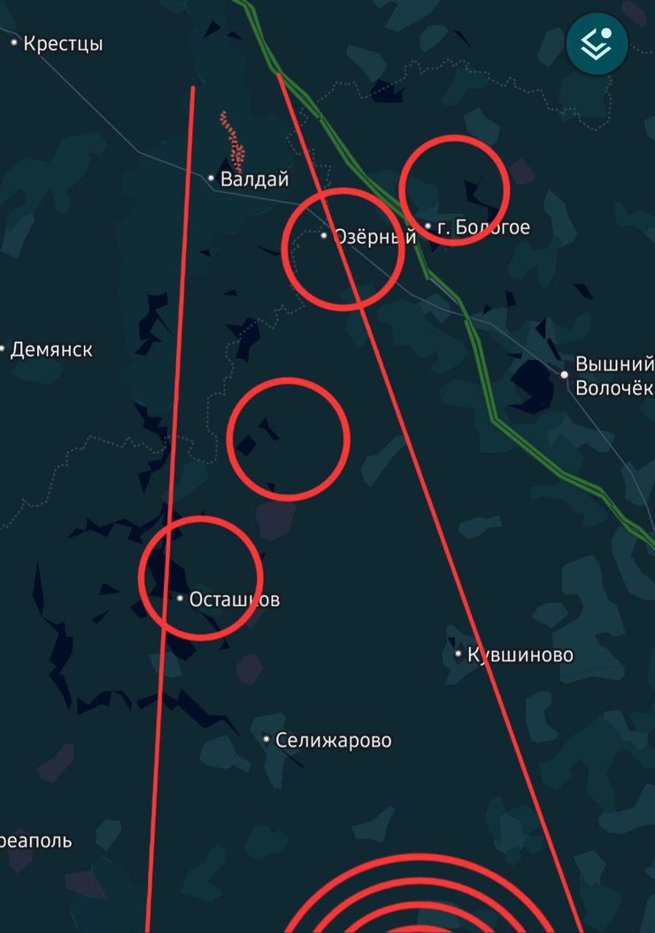 Защищенное полтиряное пространство перед резиденцией Путина на Валдае