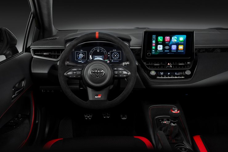 салон Toyota GRMN Corolla