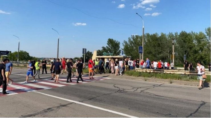 Под Херсоном перекрыли мост из-за ограничения работы ночных клубов