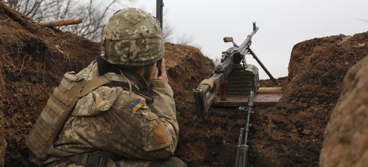 солдат в окопе, война с россией, геополитика