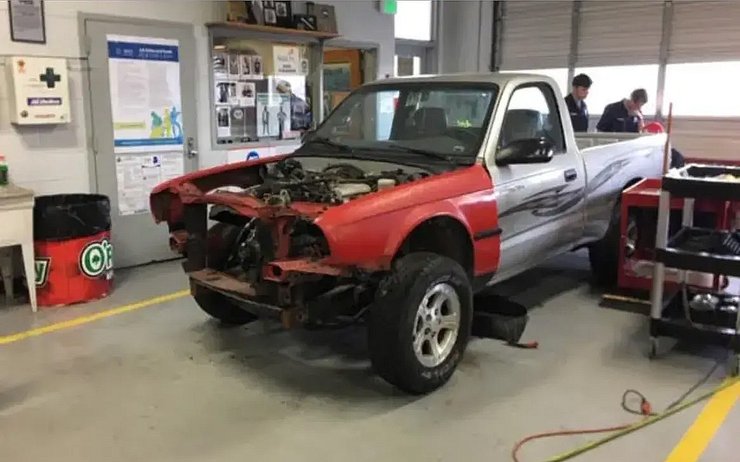 Гибрид пикапа Toyota и BMW