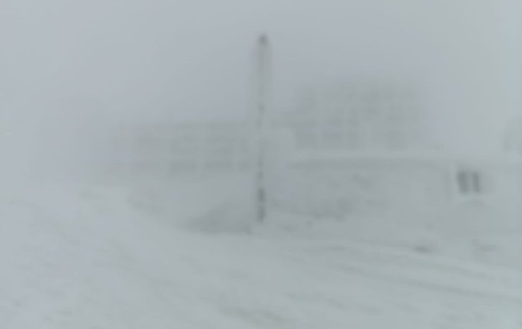 Такой туман сейчас наблюдается на горе Поп Иван