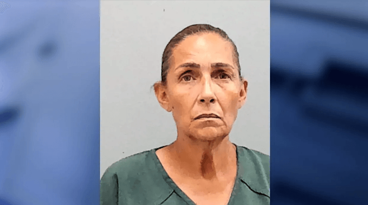 Женщина выбросила собак в поле, не могла справиться, выбросила животных, хозяйку собак арестовали, нашли под деревом, собаки