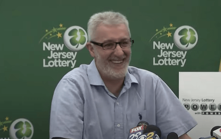 Победитель лотереи, деньги, приз, сорвал джекпот, хотел вернуть сок, не было денег, стал миллионером, крупная сумма,