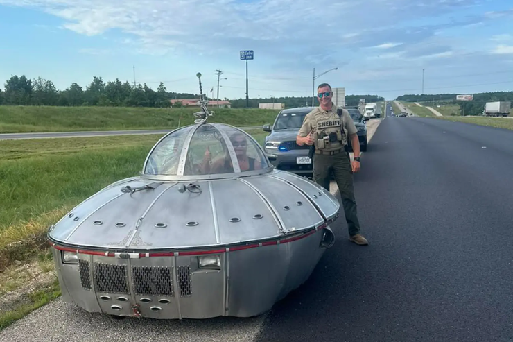 Автомобіль у формі НЛО помітили на дорогах США, машина дивної форми, курйози, поліція, дивні історії
