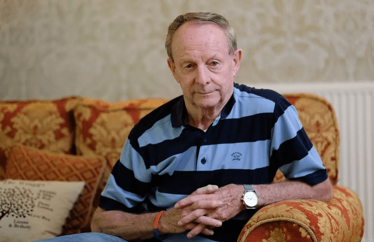 Переможець лотереї, щедрий переможець лотереї, роздав мільйони, мільйонер, дивиться ціни на шкарпетки, зірвав джекпот