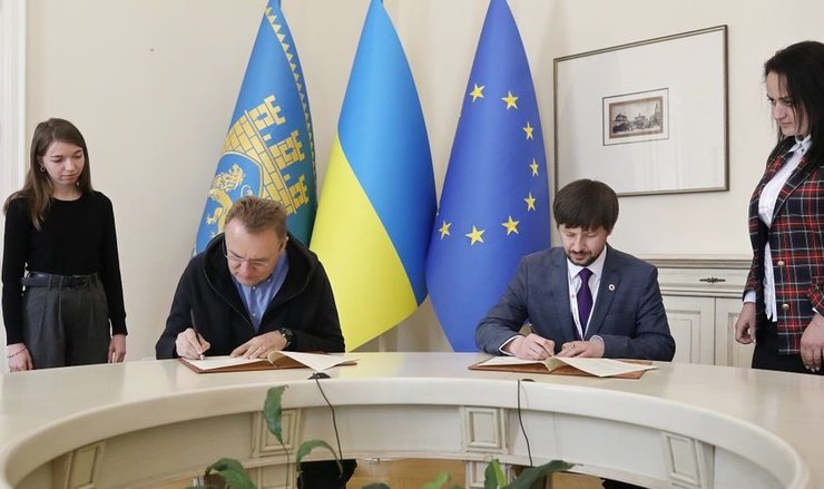 Красный Крест поможет построить во Львове временные дома для беременных женщин из горячих точек