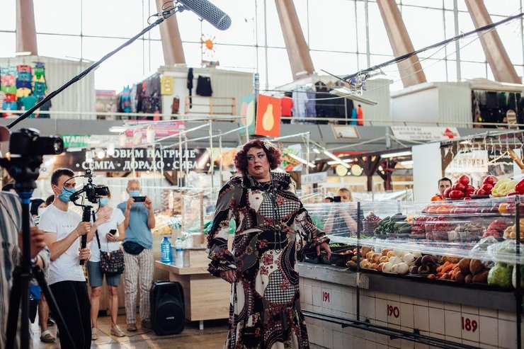 Артисты, оперный театр, рынок