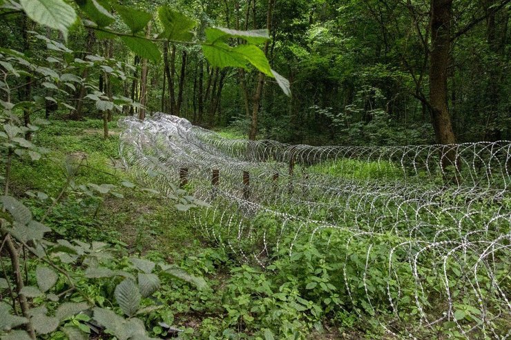 колючий дріт, фортифікації, оборона України