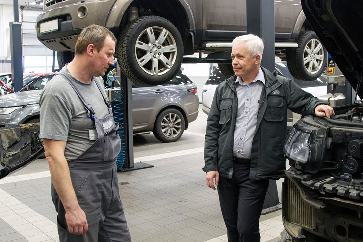 Специалисты Jaguar Land Rover, официальный сервис Jaguar Land Rover