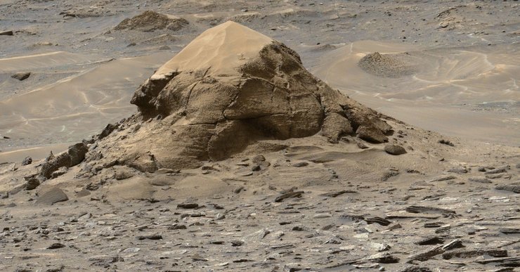 Марсоход Curiosity обнаружил на Марсе окаменелую "черепаху"