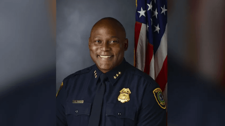 Начальник отделения полиции, полиция, начальник полиции, секретный код, нарушение закона, внутренний код, офицеры, форма