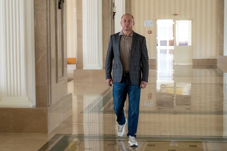 Благодійний фонд Дениса Парамонова, Богодухівський м’ясокомбінат, Салтівський м’ясокомбінат, Київський м’ясокомбінат, Денис Парамонов, SMK Group, Денис Парамонов бізнес, Денис Парамонов сім’я, Денис Парамонов допомога, магазини "Рулька", Денис Парамонов меценат