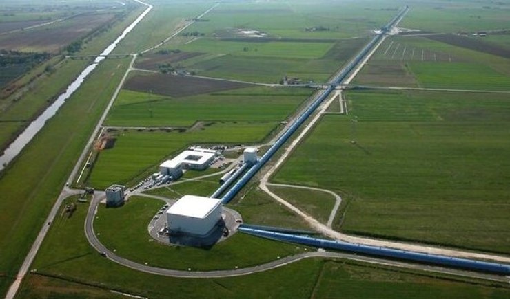 Детектор гравитационных волн Virgo