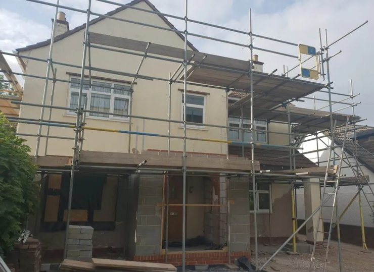 Частный дом в графстве Дербишир, оставленный незавершенным после ухода недобросовестного строителя