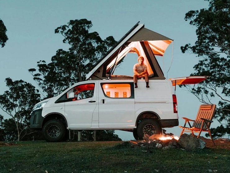 автодім Toyota Hiace