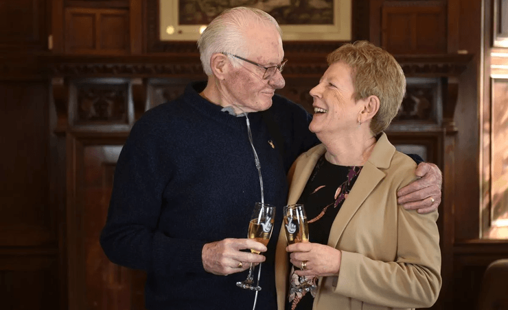 Супруги выиграли 1 млн фунтов, сорвали джекпот, огромная сумма, думали что это мошенничество, много нулей, недвижимость, купили дом, купили машину