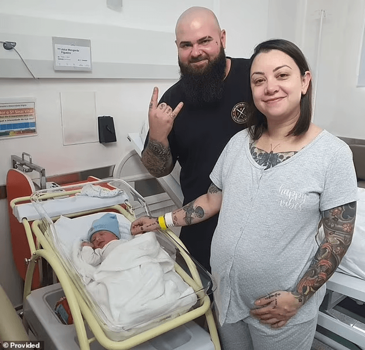 Джойс і Гайме Фігейро з новонародженим Луаном