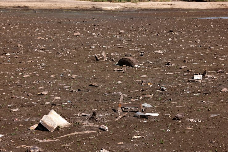 Дно осушеного Каховського водосховища