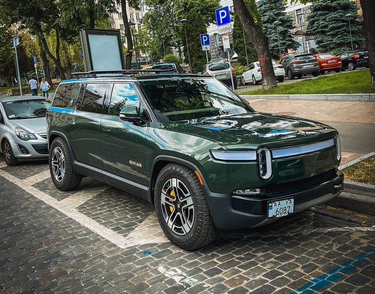 Rivian R1S, BMW XM, McLaren 720S, Lamborghini Huracan, Ferrari SF90 Stradale, Rolls-Royce Cullinan