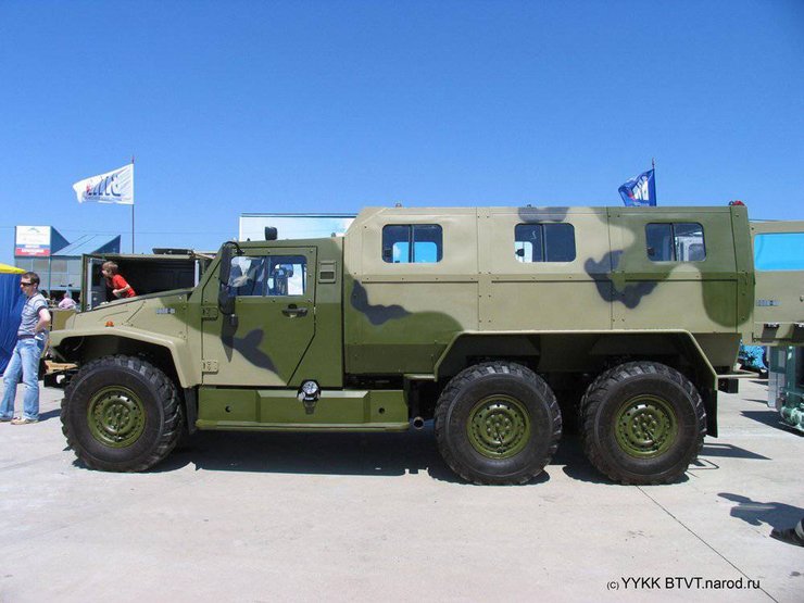 Российская бронемашина Волк