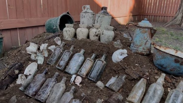 Розкопки, знахідка, пляшки, посуд, земля, задній двір,