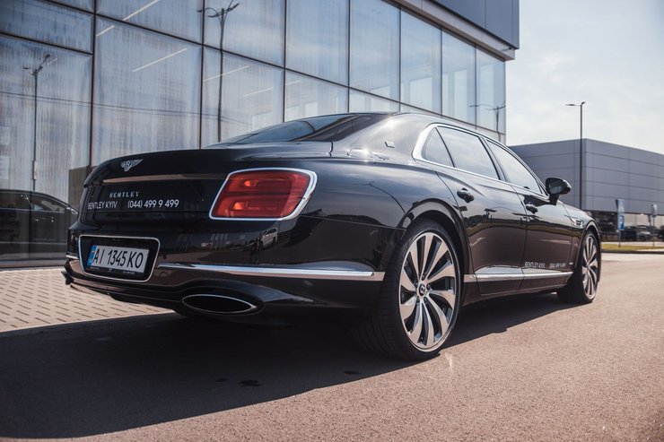 новый бентли, вид сзади, flying spur, фото
