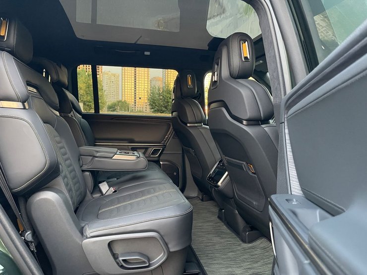 салон Rivian R1S Performance, новий Rivian R1S, Rivian R1S, електромобіль Rivian