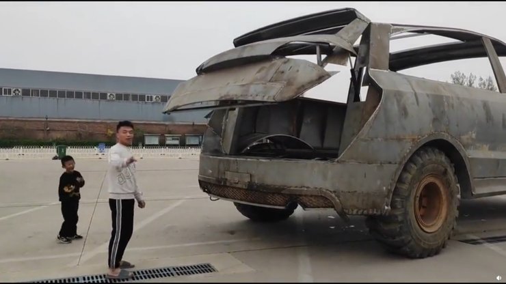 Гигантский Audi Q7