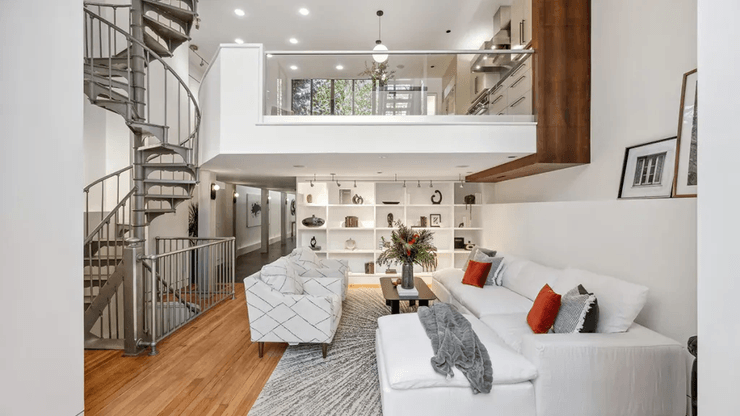 Пожарный участок переделали под дом, дорогой ремонт, пожарное депо перестроили под дом, пожарный участок, часть истории, роскошный ремонт