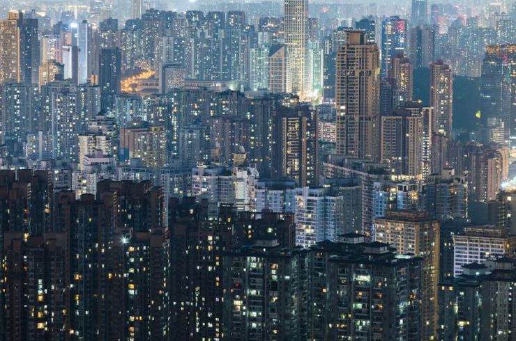 Місто Чунцин в Китаї, цікаві визначні пам'ятки, залізнична станція у будинку, туризм, подорожі