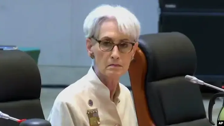 США на переговорах в Женеве представляла Венди Шерман — замгоссекретаря США. В прошлом она была тесна связана с Клинтонами и играла не последнюю роль в заключении Дейтонский соглашений на Балканах и договоров с КНДР и Ираном о ядерной программе.