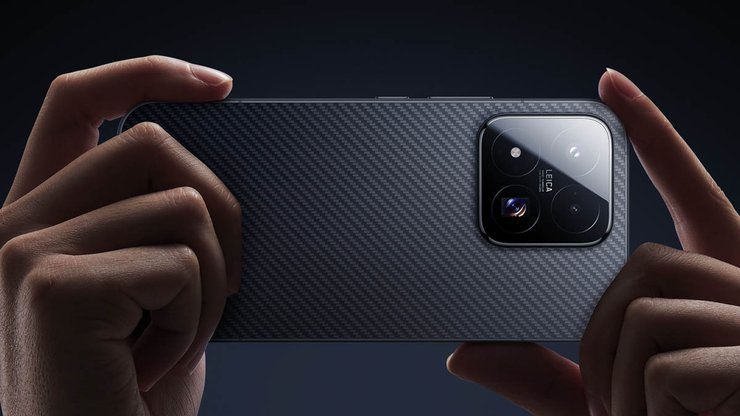 Xiaomi 17 Max смартфон в руке