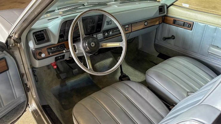 Салон Dodge Omni 1980 года