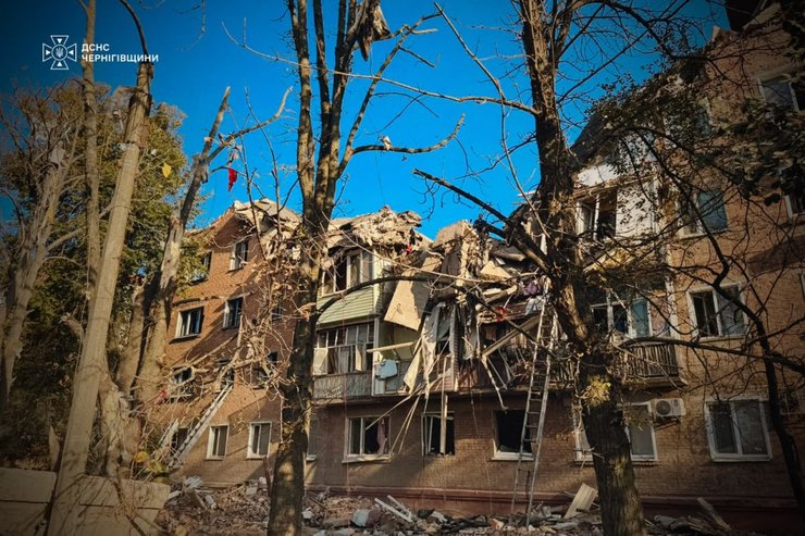 фото руїн квартир п'ятиповерхівки у Прилуках, 7 жовтня