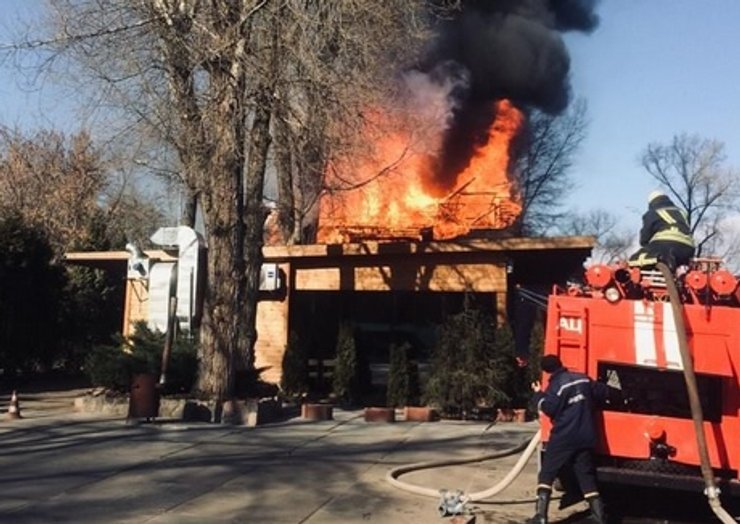 Киев, Гидропарк, пожар, яхт-клуб, ГСЧС