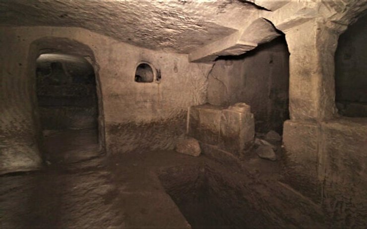 археологи розкопали гробницю