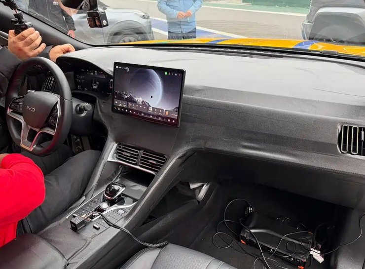 Салон BYD Mako