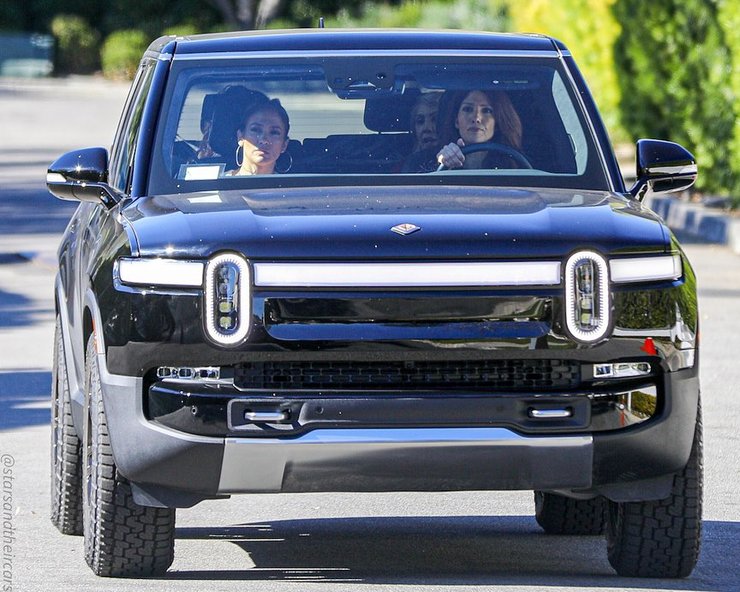 авто Бена Аффлека, авто Дженніфер Лопес, Дженніфер Лопес, Бен Аффлек, Ford Bronco, Rivian R1S