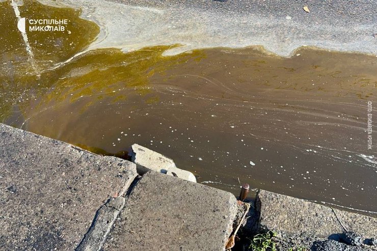 соняшникова олія миколаїв, атака дронами, резервуари з олією, олія на вулицях миколаєва