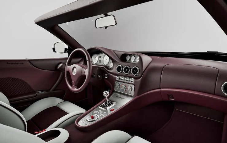 салон Ferrari 550 Maranello