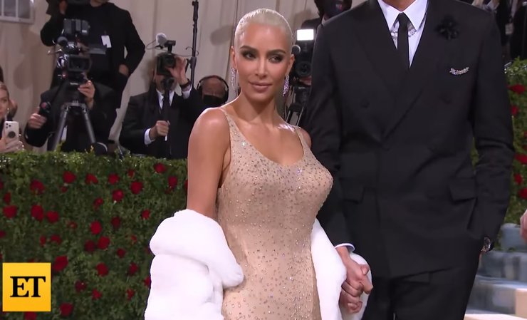 Кім Кардашʼян на Met Gala у 2022 році