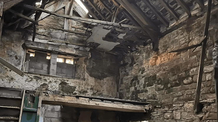 Покинутий особняк, стара будівля, покинутий будинок, історичний особняк, моторошні історії, історична спадщина, руїни,