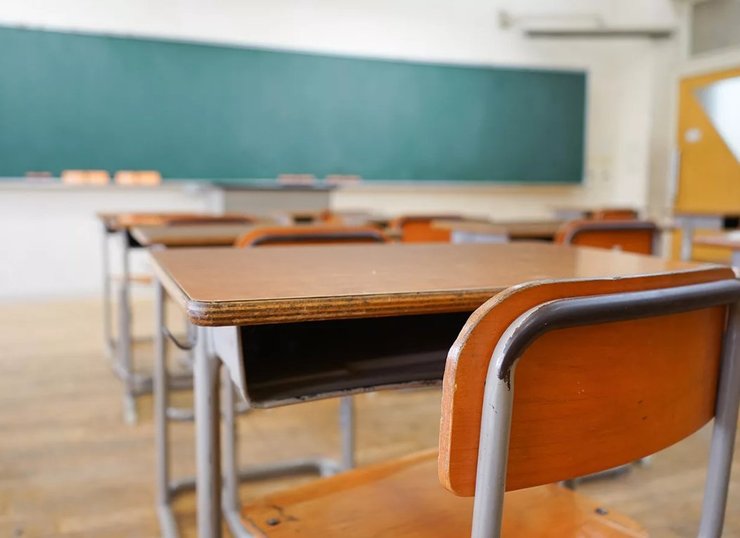 Роман учительницы и ученика, отношения, любовь, невероятная история любви, странные случаи, курьезы, Китай, училище