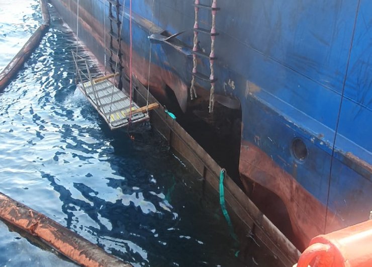 Танкер СИГ пробоїна